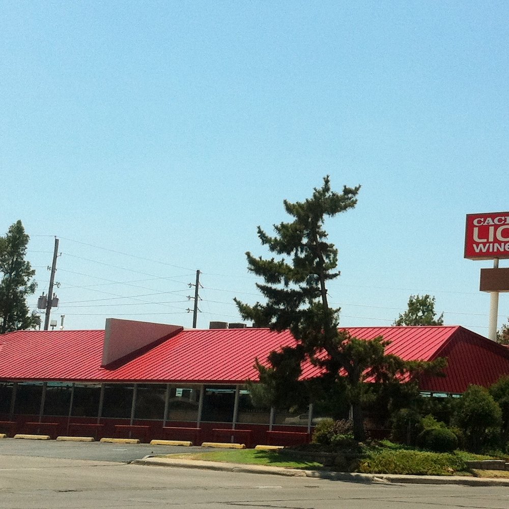 Cache Road Liquor & Wine - a view of the outside of the building - Beer, Wine & Spirits Near Me - Lawton, Oklahoma