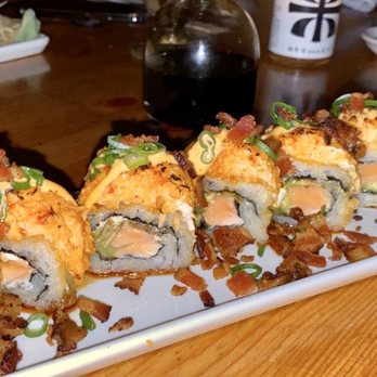 Umi Sake House - Cowboy crunch - Sushi Bars Near Me - Seattle, Washington