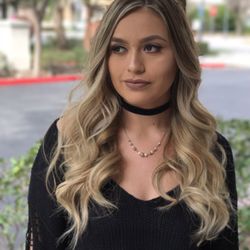 Priscilla Jimenez - Blonde bombshell