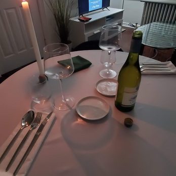 Saha - The intimate setting - Middle Eastern Near Me - Hamilton, Ontario