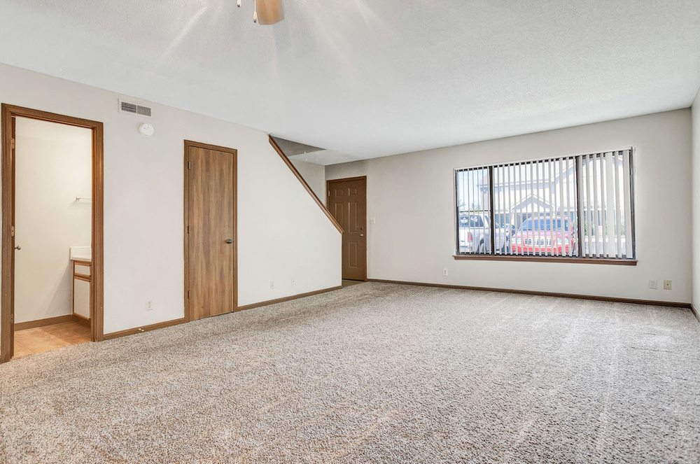 SPRINGCREEK APARTMENTS AND TOWNHOMES Updated September 2024 28 Photos 1804 E Osage Rd