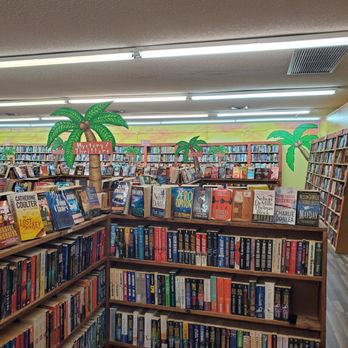 BookaReaderville - Inside the store. - Used Bookstore Near Me - Lakeland, Florida