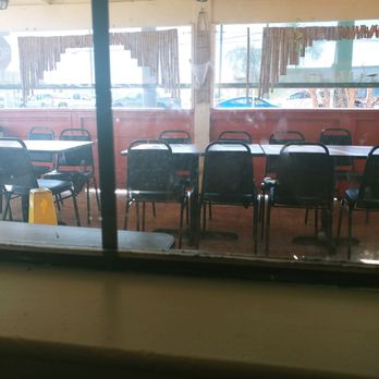 Tacos y Tortas Chalio's 3 - Dirty window - Tacos Near Me - Hanford, California