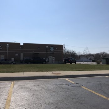 Starbucks - an empty parking lot in front of a coffee shop - Coffee & Tea Near Me - Tinley Park, Illinois