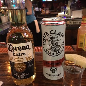 Mother Hubbard's - Sports Bars Near Me - Chicago, Illinois