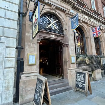 Horse & Guardsman - The exterior. - Pubs Near Me - London, XGL