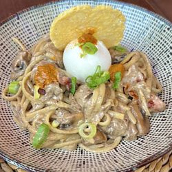 Les Artistes - Mushroom, truffle over LINGUINE!! So delicious!!