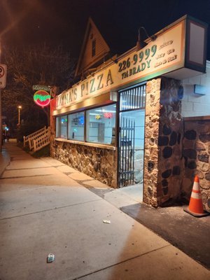 Zayna's Pizza by null