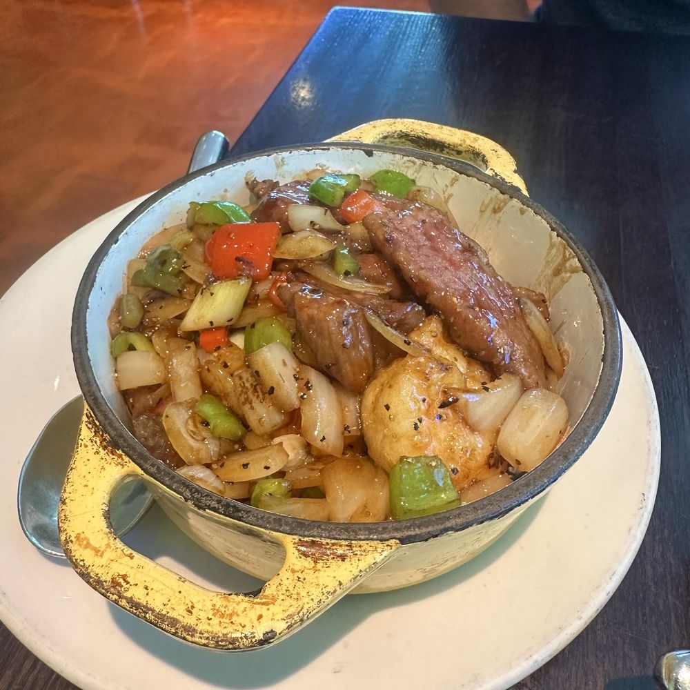 Kwok's Bistro - Beef and shrimp clay pot - Chinese Near Me - Reno, Nevada Kwok's Bistro - Beef and shrimp clay pot - Chinese Near Me - Reno, Nevada