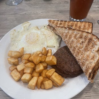 Harbour Pointe Golf Club - Egg sausage, home fries, wheat toast - Golf Near Me - New Bern, North Carolina Harbour Pointe Golf Club - Egg sausage, home fries, wheat toast - Golf Near Me - New Bern, North Carolina