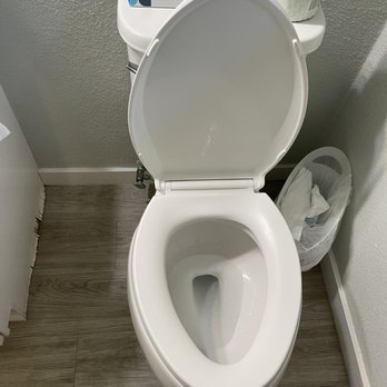 Diablo Mountain Inn - Thank god for a human shaped toilet. I couldn't even use the one provided by the unnamed hotel in Manteca. - Hotels Near Me - Walnut Creek, California