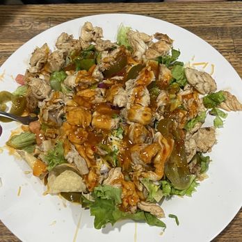 Jefferson's - Sauced Chicken Nachos - Mango Habenero - Burgers Near Me - North Kansas City, Missouri
