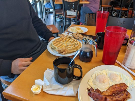 Joe's Cafe & Donuts & King Cakes by null