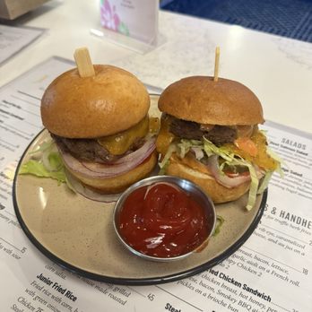 Junior Restaurant  - Wagyu Sliders. - Lounges Near Me - Roseville, California