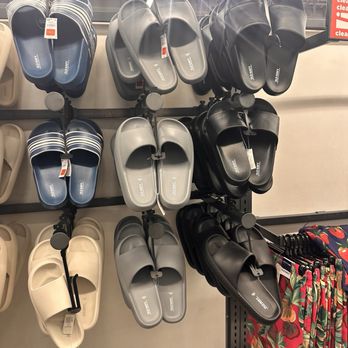 Old Navy Outlet - Women's Clothing Near Me - Elizabeth, New Jersey