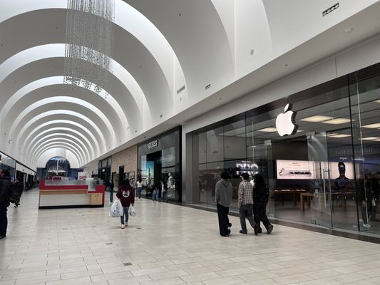 Cerritos Mall by null