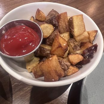 Brunch & Sip - Rosemary, garlic potatoes - Breakfast & Brunch Near Me - Los Angeles, California Brunch & Sip - Rosemary, garlic potatoes - Breakfast & Brunch Near Me - Los Angeles, California