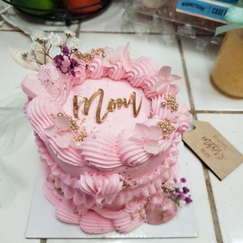 Hanna's Bakery & Cafe - Desserts Near Me - Bloomingdale, Illinois Hanna's Bakery & Cafe - Desserts Near Me - Bloomingdale, Illinois