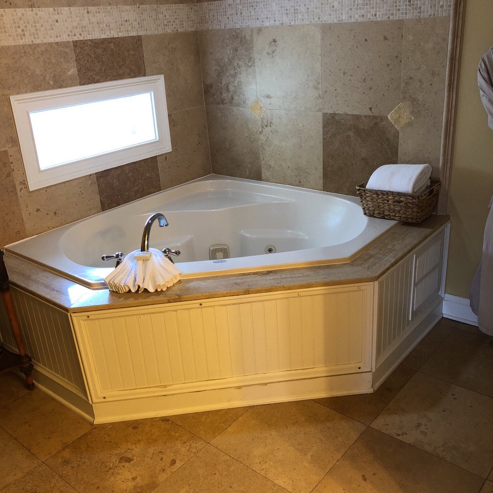 Bayfront Marin House - Tub - Hotels Near Me - Saint Augustine, Florida