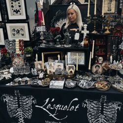 L'esquelet - Booth Vending at Expos throughout the US