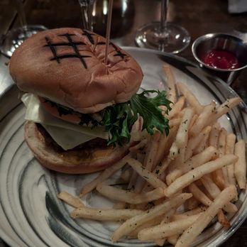 D'vine Wine Bar - Prime Burger - Wine Bars Near Me - Houston, Texas