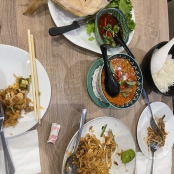 Thai Nakorn Restaurant - Thai Near Me - Stanton, California
