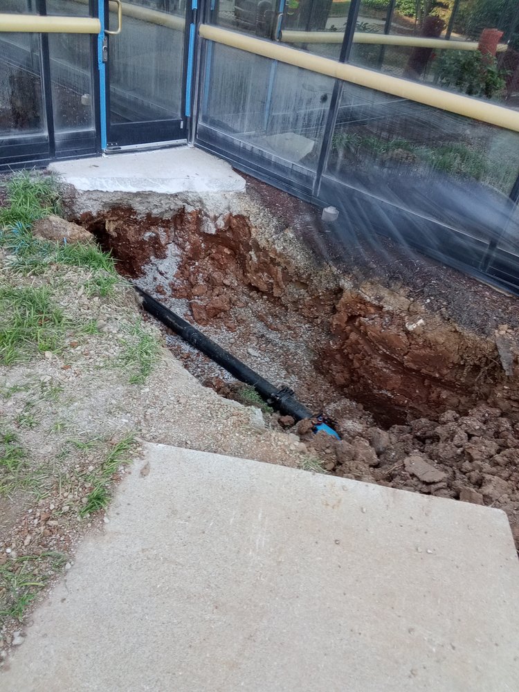 Slide of ET Excavating