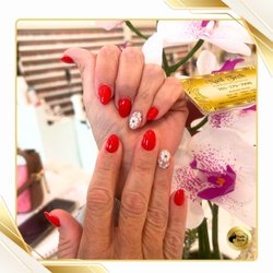 Nail Tech