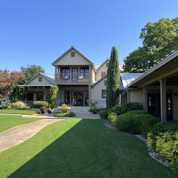 Inn On Lake Granbury - Back grounds. - Hotels Near Me - Granbury, Texas