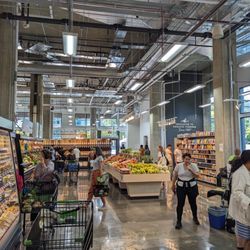 MOM's Organic Market