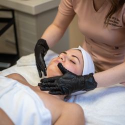 Luxe Skin Bar - Goddess glow facial