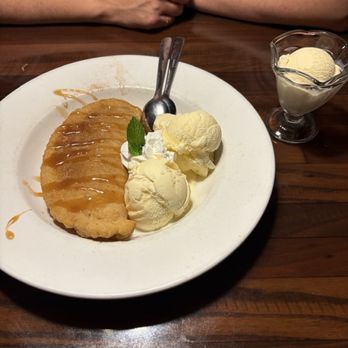 Cattlemens - Fried apple pie - Seafood Near Me - Dixon, California