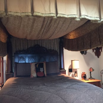 The Salish Seaside Escapes - The Royal bed - Resorts Near Me - Eastsound, Washington