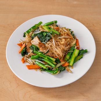 Happy Veggie - Chinese Broccoli Noodles - Vegetarian Near Me - Redondo Beach, California
