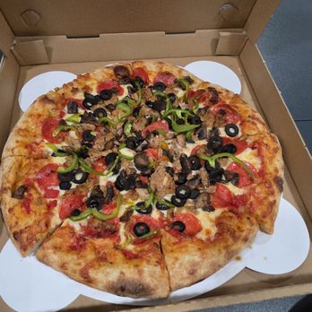 Rising Crust Pizza - 14" Crown Supreme Pizza - Pizza Near Me - Walnut, California Rising Crust Pizza - 14" Crown Supreme Pizza - Pizza Near Me - Walnut, California
