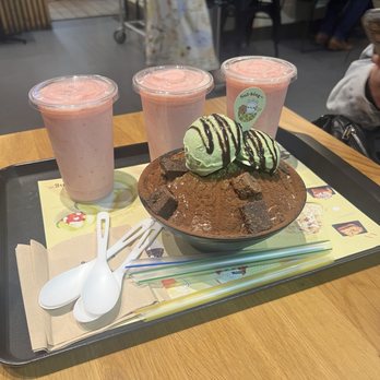 Sulbing - green tea chocolate bingsoo and strawberry smoothies - Desserts Near Me - Santa Clara, California Sulbing - green tea chocolate bingsoo and strawberry smoothies - Desserts Near Me - Santa Clara, California