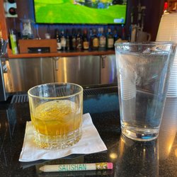 Salishan Golf Links - Nice bar in clubhouse