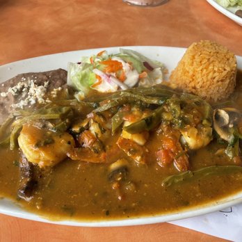 Que Brava - OAXAQUENA with skirt steak and shrimp! - Mexican Near Me - Yorkville, Illinois Que Brava - OAXAQUENA with skirt steak and shrimp! - Mexican Near Me - Yorkville, Illinois