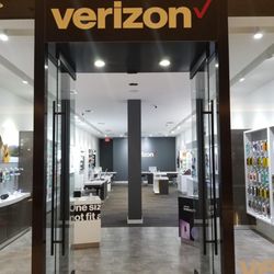 Wireless Solutions Center - Somerset Mall - Verizon location inside the Somerset Collection, Troy Michigan.