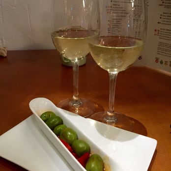 Bar Lambuzo - Complementary olives! - Tapas Bars Near Me - Madrid, M