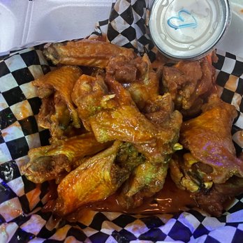 Munchies 420 - Extra crispy Medium Wings - Sandwiches Near Me - Sarasota, Florida Munchies 420 - Extra crispy Medium Wings - Sandwiches Near Me - Sarasota, Florida