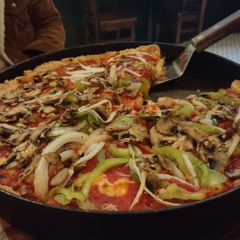 Pizzeria Uno - Deep dish pizza - Pizza Near Me - Chicago, Illinois