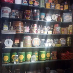 D'Antan Magasin Général - Mur de boites de collection