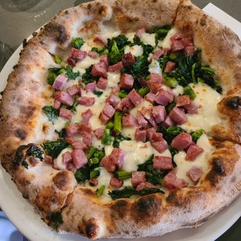 Lucia’s Berkeley - Pizza Near Me - Berkeley, California