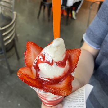 Overflo. - Strawberry ice cream - Desserts Near Me - Buena Park, California Overflo. - Strawberry ice cream - Desserts Near Me - Buena Park, California