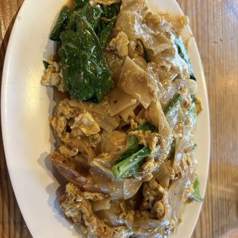 Khao San Bethany - Pad see ew with shrimp - Tapas/Small Plates Near Me - Portland, Oregon