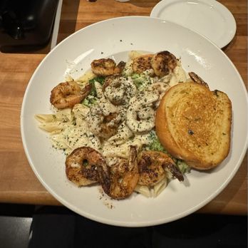 Cheddar's Scratch Kitchen - Grilled Shrimp Alfredo - Comfort Food Near Me - Newark, Delaware