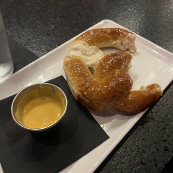 Sip Wine Garden - Beer cheese and pretzel - Wine Bars Near Me - Cibolo, Texas