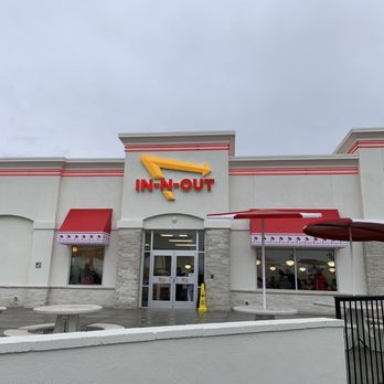In-N-Out Burger - Lots of outdoor tables 12.14.21 - Burgers Near Me - Yorba Linda, California In-N-Out Burger - Lots of outdoor tables 12.14.21 - Burgers Near Me - Yorba Linda, California