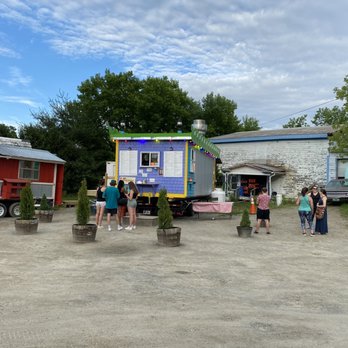 Burger Barn - Not the prettiest location, but the food was fantastic! - Food Stands Near Me